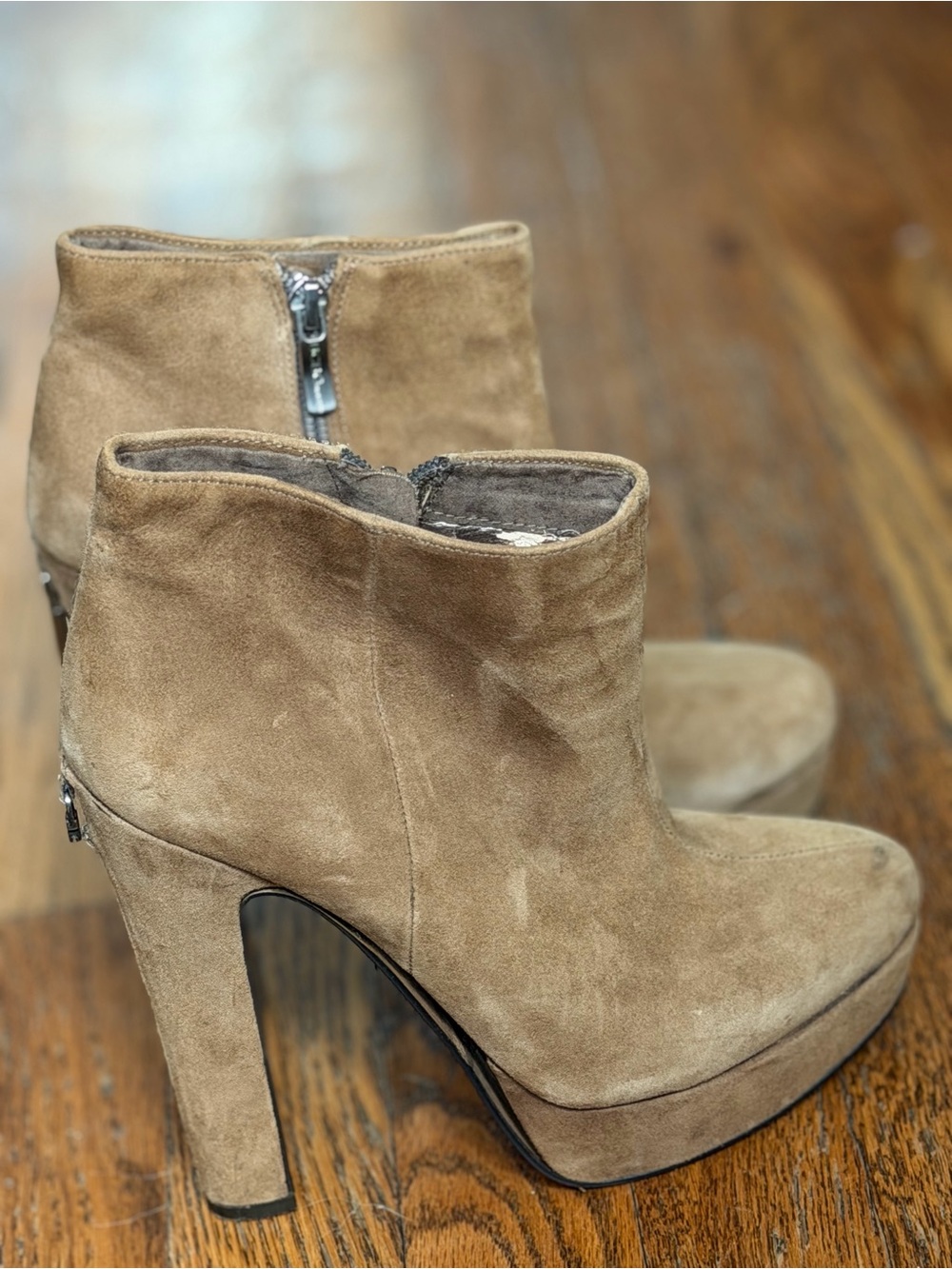 BCBGeneration Joesana Suede Platform Ankle Boots Taupe Size 7